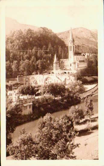 Cartes postales anciennes > CARTES POSTALES > carte postale ancienne > cartes-postales-ancienne.com Occitanie Hautes pyrenees Lourdes